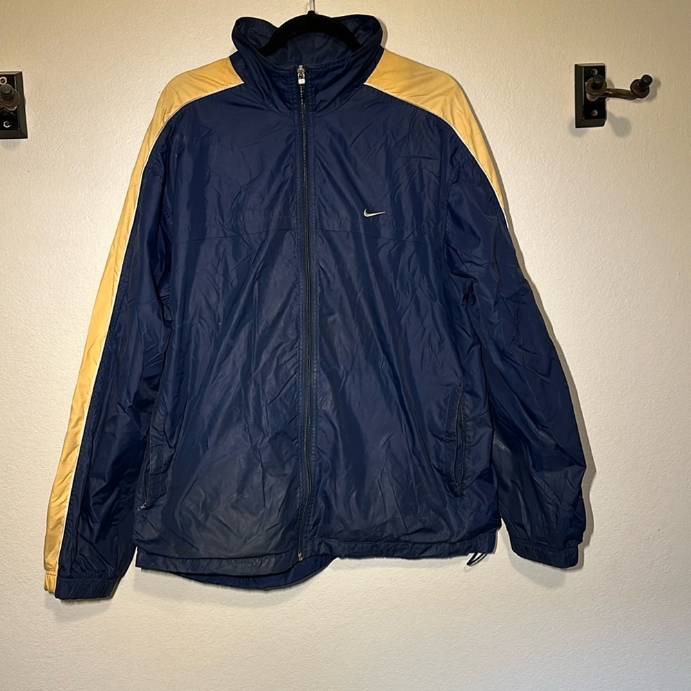 Nike windbreaker from the 90s XL. Good in all weather.